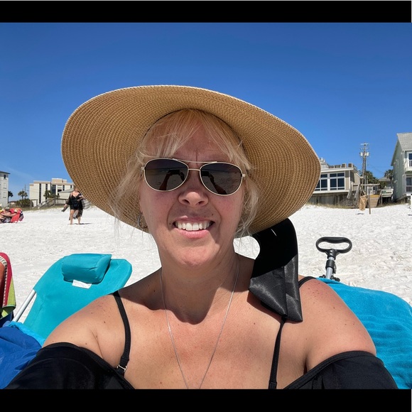 Meet your Posher, Denice - Picture 2 of 4